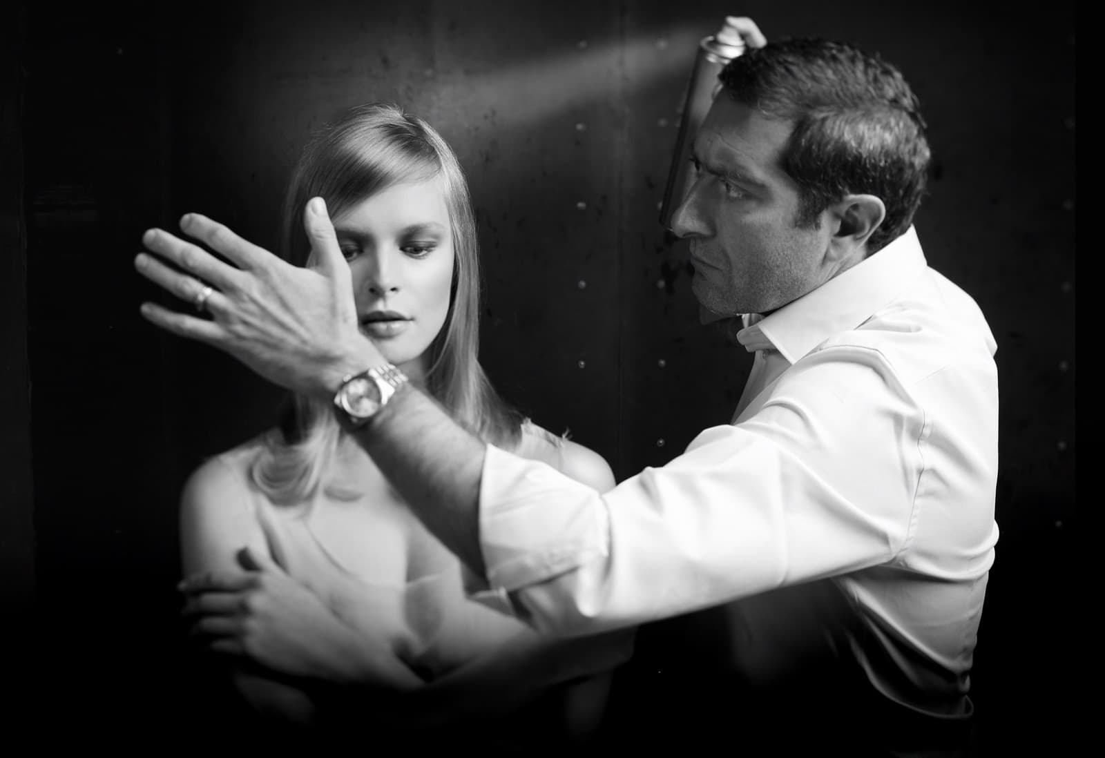 Jean-Noël Lemond au travail, photo studio noir et blanc